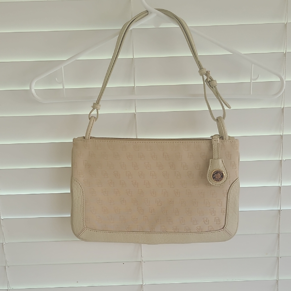 Dooney & Bourke Cream Shoulder Bag with Classic Design